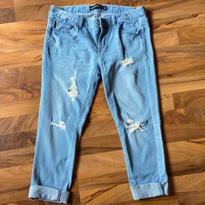 Express modern boyfriend low rise capris